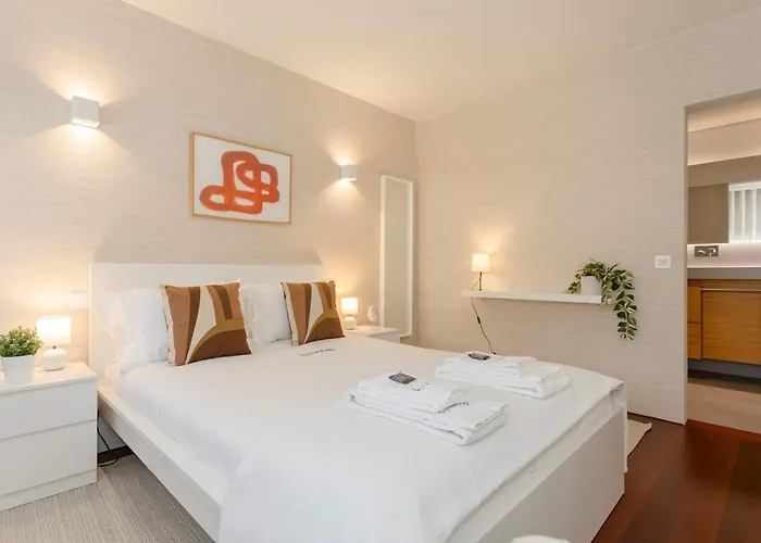 Liiiving In - Foz Seaside Oporto