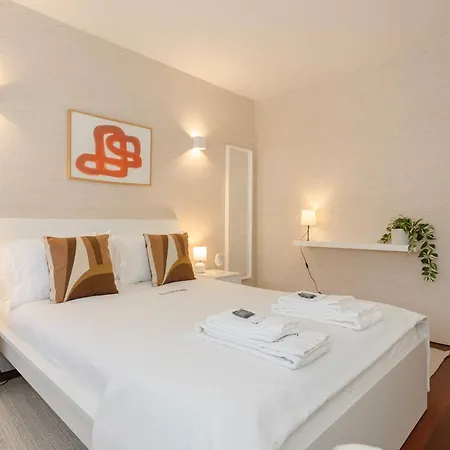 Liiiving In - Foz Seaside Oporto